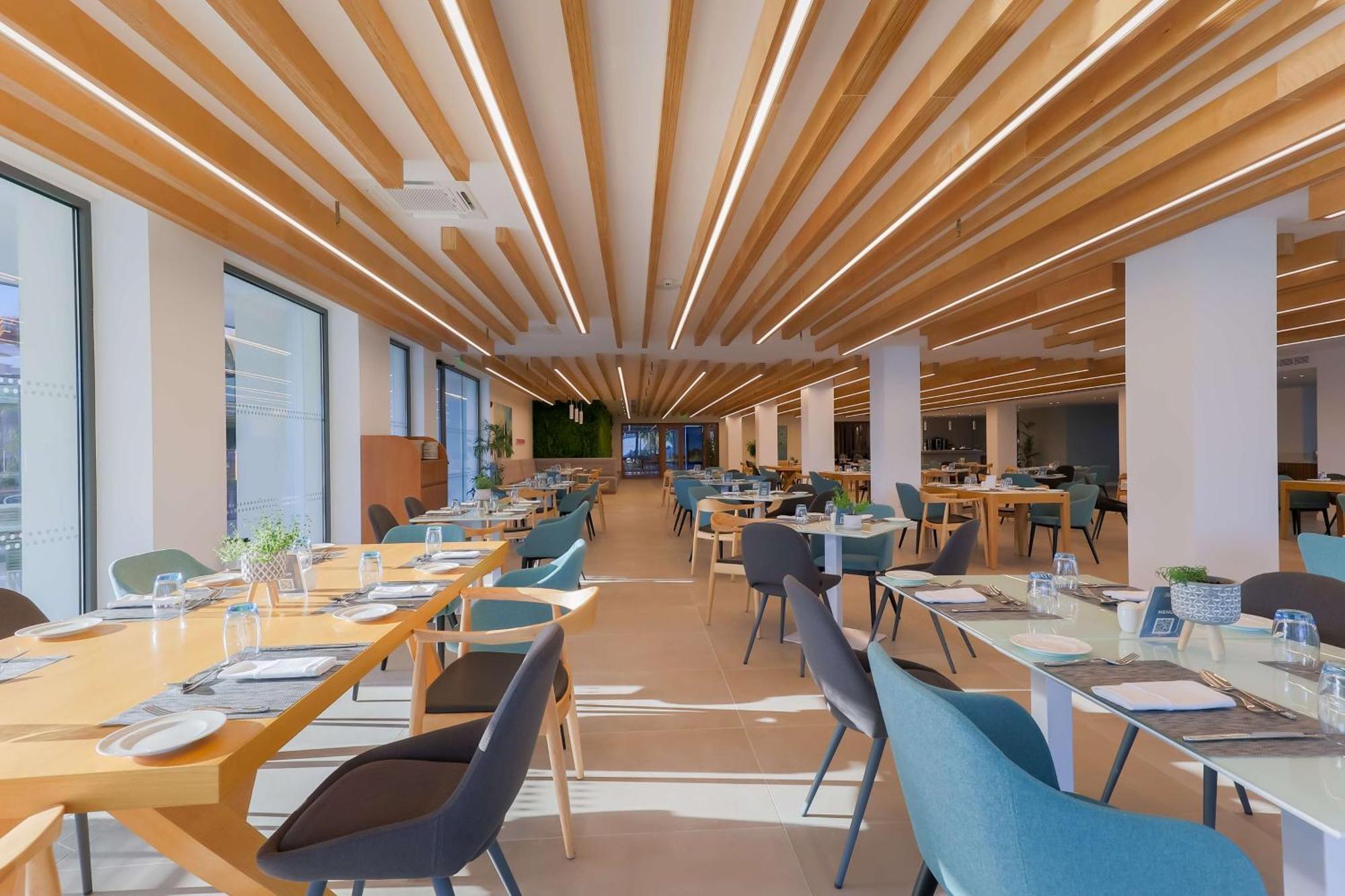 Radisson Beach Resort Larnaca Dış mekan fotoğraf