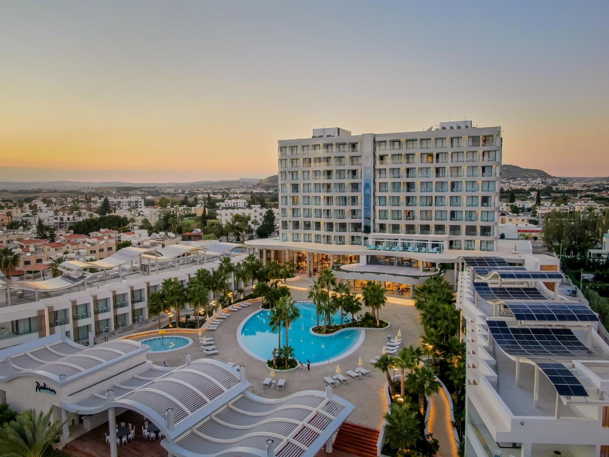 Radisson Beach Resort Larnaca Dış mekan fotoğraf