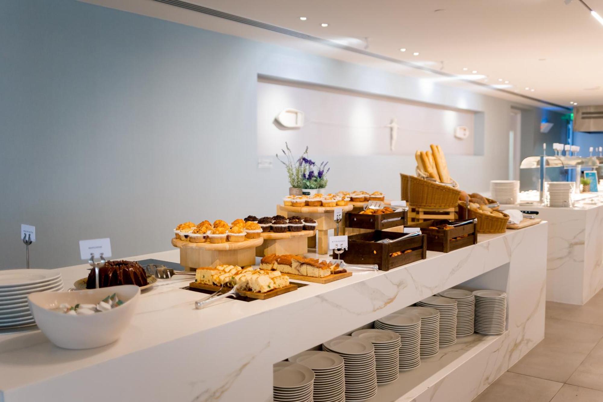 Radisson Beach Resort Larnaca Dış mekan fotoğraf
